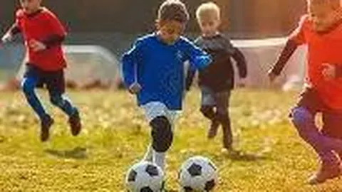 国足迎战澳大利亚，王钰栋领衔23人名单，塞鸟入选